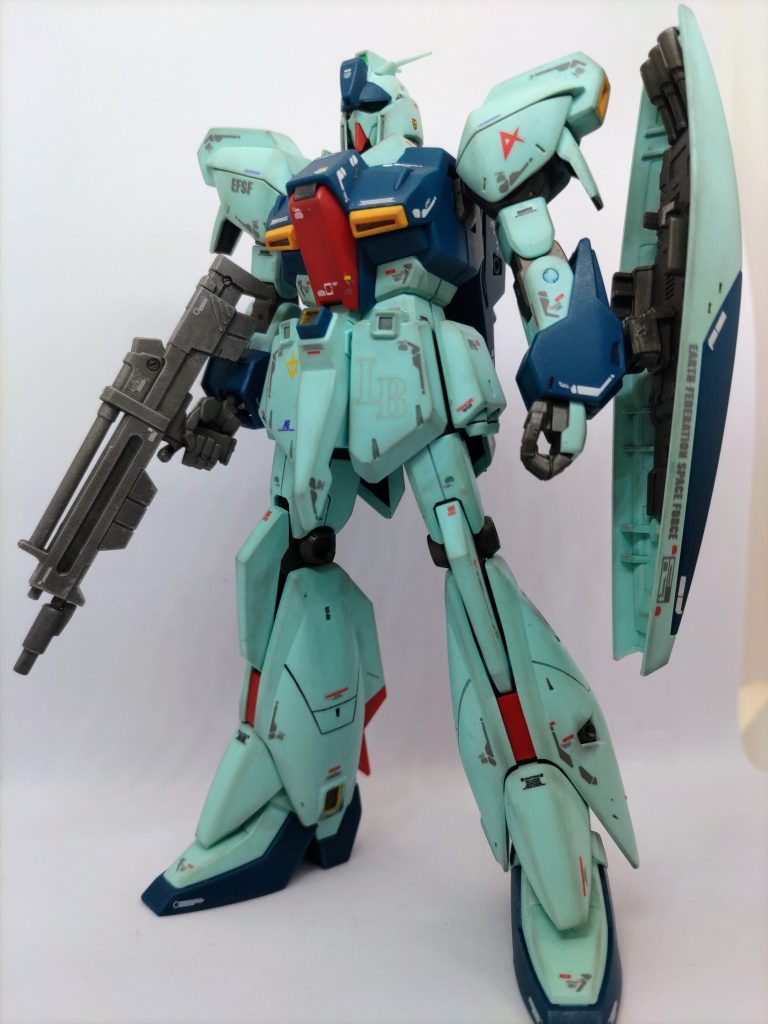 劇中では情けないモビルスーツとか、ガンダムもどきとか散々な言われようでしたがこのキットは実にカッコいい。すっかりレアキットになってしまったのも頷けます。