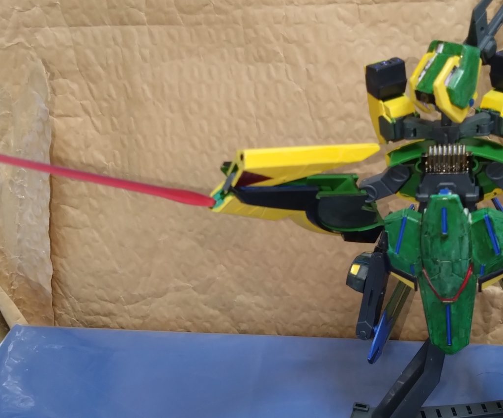 また、ビームバルカンの部分からビームサーベルを出すことが可能という設定になります。