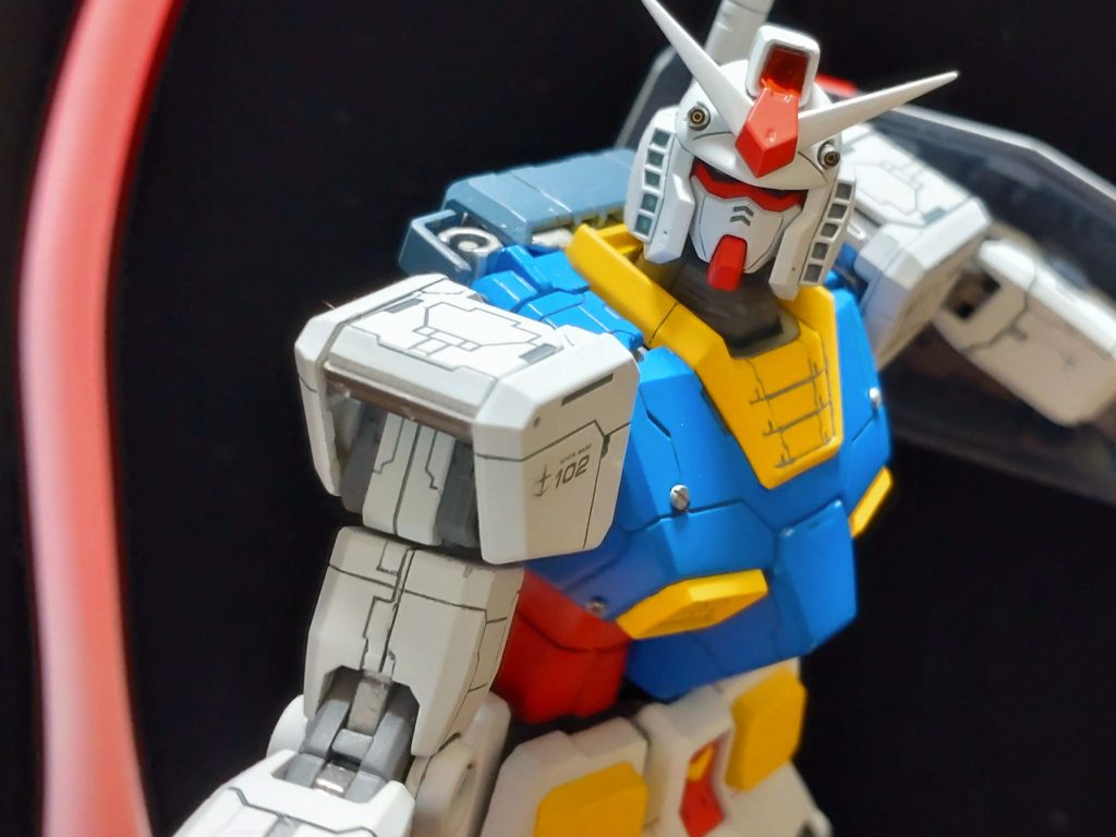 以前作成したFGガンダムは、このMGを参考にディテールアップさせました。ただ、このスジボリは再現出来ませんでした。MGやRGは、やっぱり素組でもカッコイイですね♪でも、いじり甲斐があるのはHGかなぁ〜?最近は、旧キットとHGばかりですが、当時と違うのは、金銭的な面も大きいかも?(だったら積みプラ作れっ!)最後までご覧頂き、ありがとうございました。