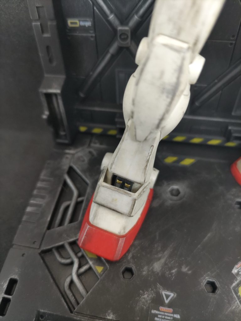 スジボリ堂の教えに従い見えないシリンダー部分もちゃんと塗りました。