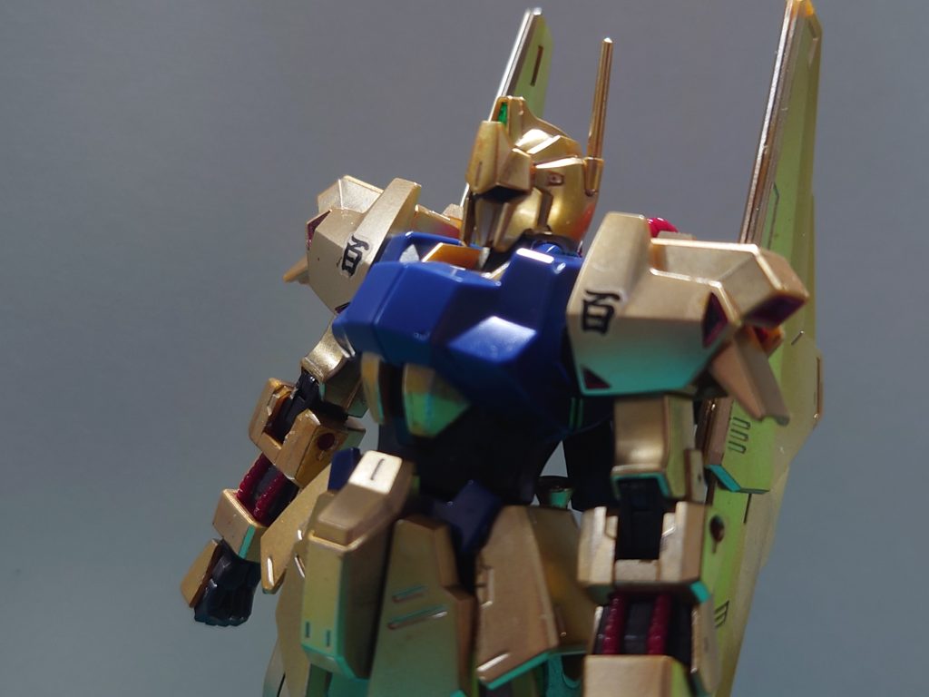 ということでHGUC百式でした細い細いって言われがちですがそのまま組んでもかっこいいですし、ゴールドで塗ったりするとめちゃくちゃ楽しいキットです。ガンダムマーカーエアブラシシステム、めちゃくちゃ便利ですよ。オススメです。