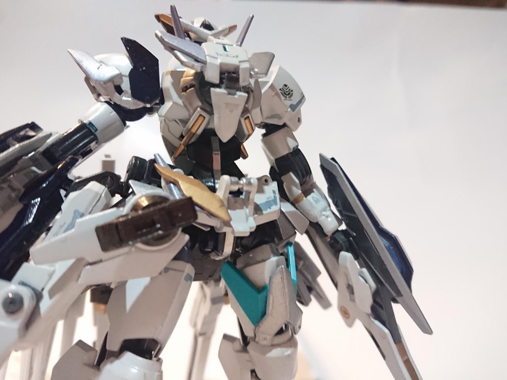 分かりにくいですが、ボディスーツのようなラインと色合いにシルバーの縦ラインが合わさってちょびっと叡t(♯`Д´)⊂)))3`# )パーン!!