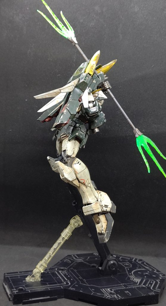 アクションベース1とアタッチメントパーツを使えば、劇中やゲームのアクションも難なく決まります。