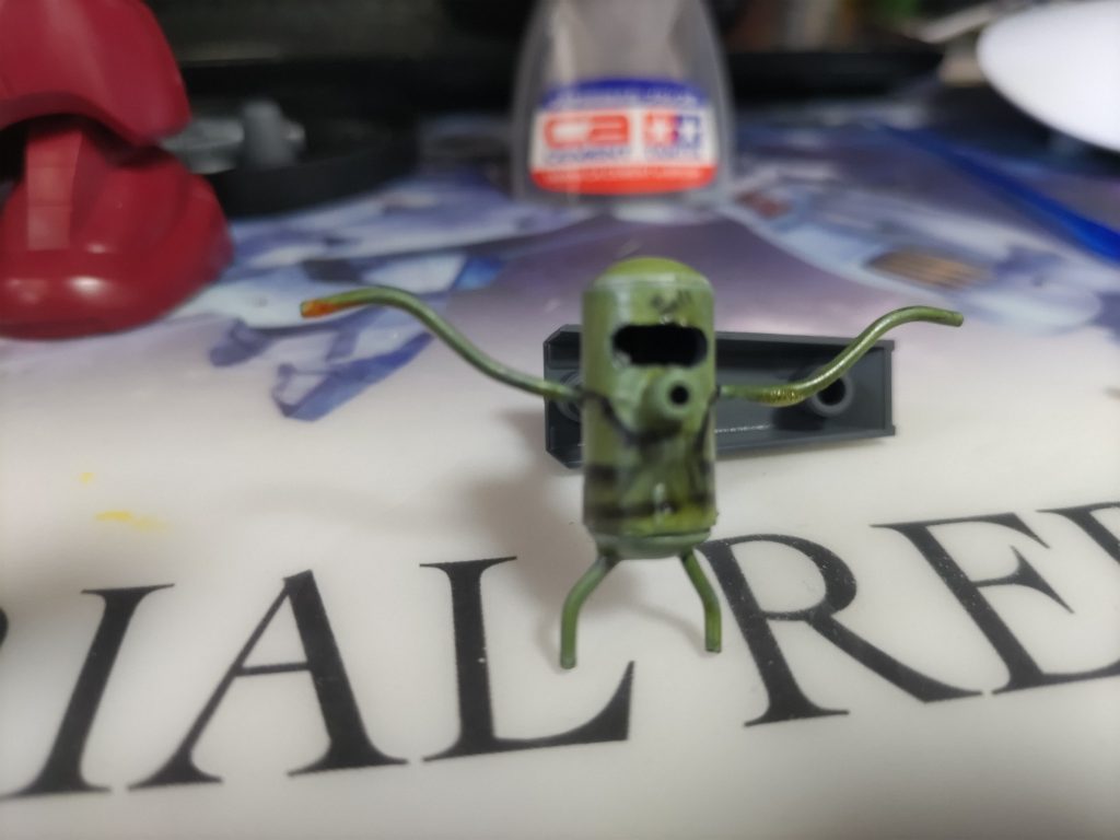 トップコート吹いてから墨入れペンで模様を書くこの順序が逆になると上の画像のように線が滲む