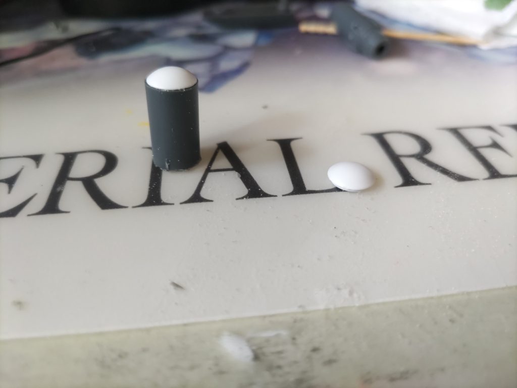 ミサイルを輪切りにして蓋がハマるようにする