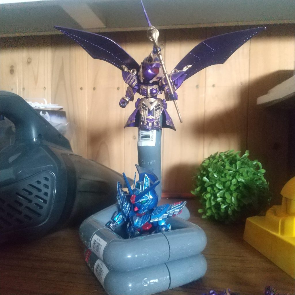 始めは塩ビパイプを使ってヘビボディを作ろうと思いましたが、運よくレックウザを見つけて廃案となりました。