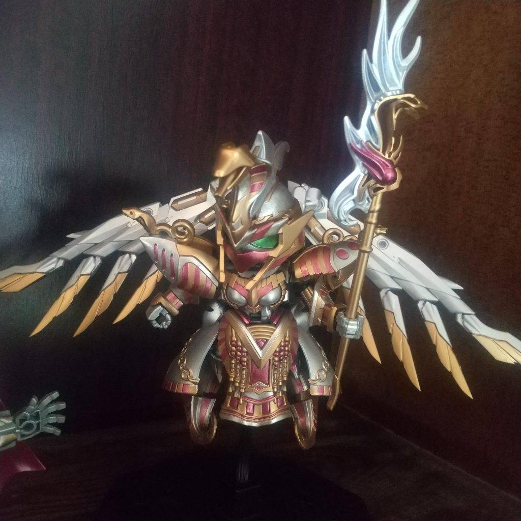 羽はコトブキヤ『ヘヴィウェポンユニット34 ウィングエッジ』を使用。エジプトでは太陽神ラーの宿敵は蛇の化身アぺプだけど、コブラは神の使いらしい。キュベレイの頭のコブラが輝いて見える✨