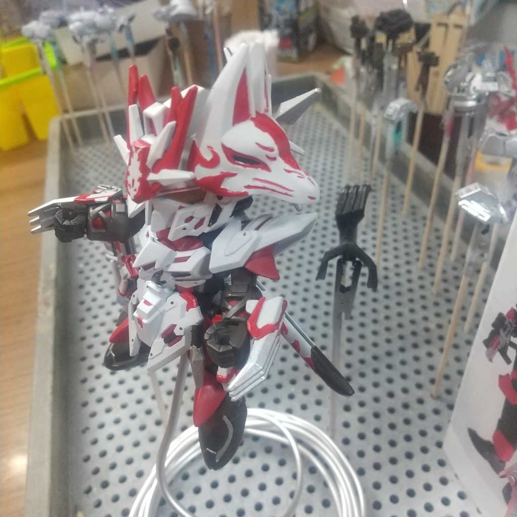 配色はなかなか自画自賛できるレベルだと思うのですが、いかんせん筆塗りの技術が追い付いていません💦キツネ面だけでも塗り直したい・・・(zaku-kao9)