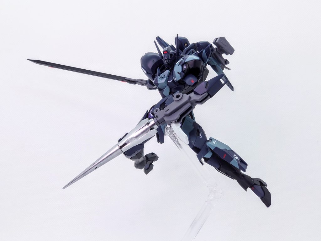 ランスは左腕にも取り付けられます。