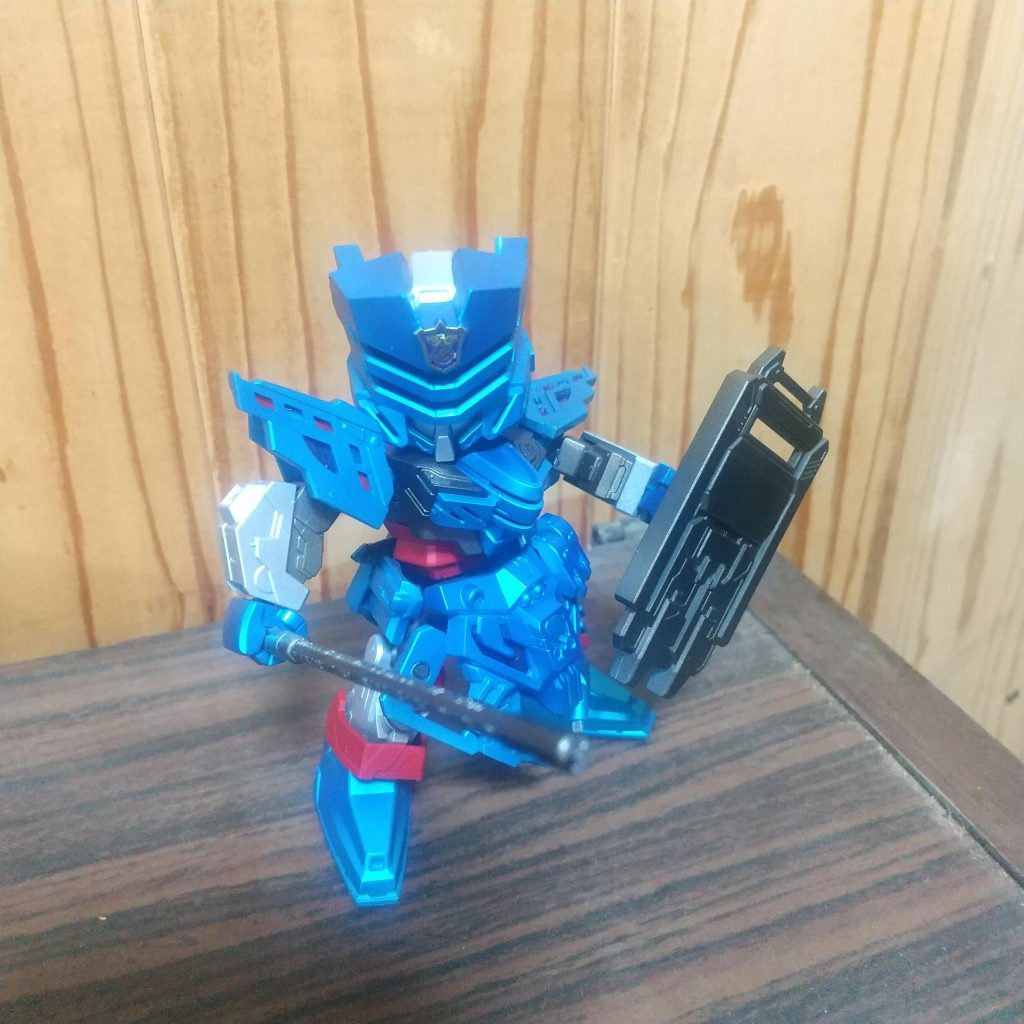 隊員のシールは青系だったので、こちらにサージェント隊長のシールを、赤のシャリバンに隊員のシールを使った方が良かったかな？と今更思った。