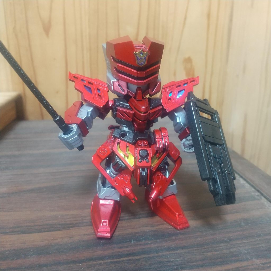 メタルレッドが無かったのでシルバーにクリアーレッドを塗ったのですが、ちょっと当たると禿げる💦クリアー系の塗料って弱いのかな？パーツは部隊員のだけど、シャイダー（青）と差別化するためにシールはサージェント隊長のものをもらう。