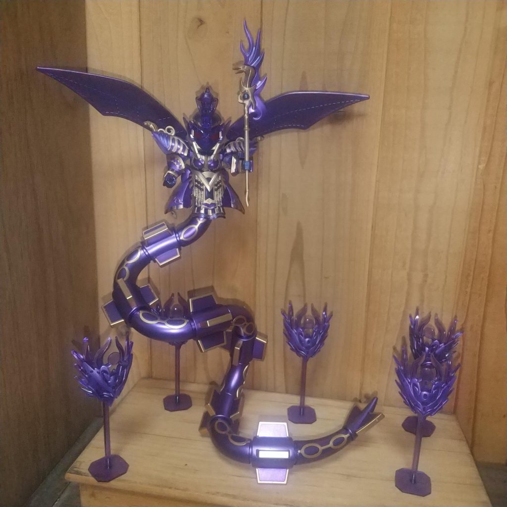 立ち上がり。さすがに自立は無理なんで、壁にもたれさせています。ダークマスクもいっぱいあって楽しいですw