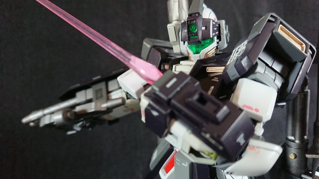 細部の塗り分けはエナメル塗料で。