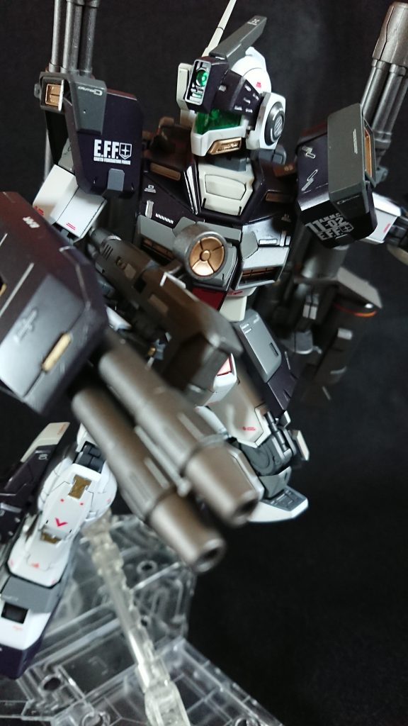 差し色にメタリックカラーを使用してます。