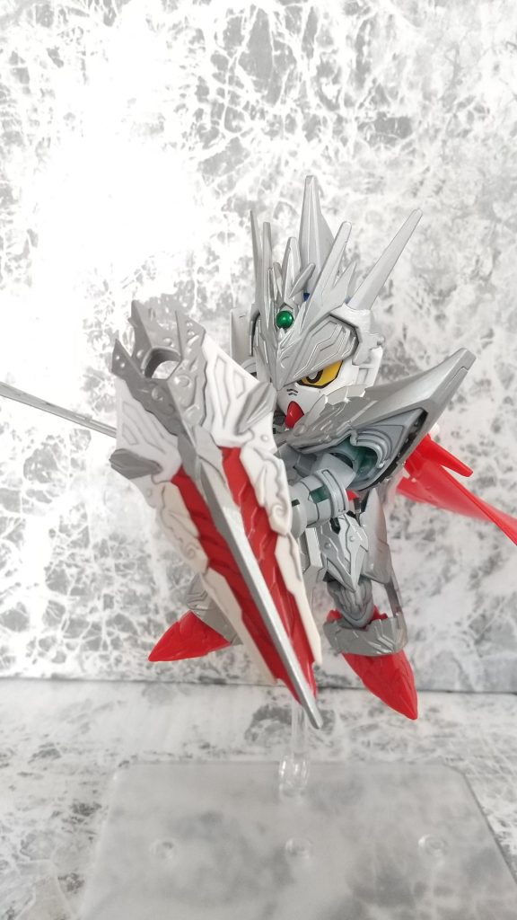 シールドの中央下部は黄色にしてもよかったかな…そもそもこのシールドはレイフガンダムGP04に付属するナイトストライク用のシールド あまりそうゆう買わせ方はやめてほしいんですが どちらにしても他の改造用に黒マントが欲しかったから別にえぇかw