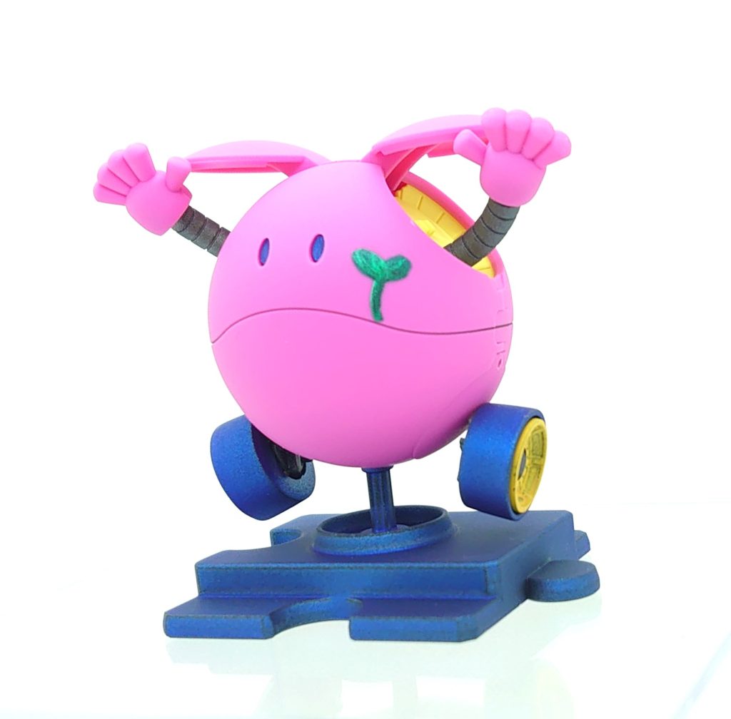 部分塗装とタイヤ製作、トップコートで仕上げました。タイヤはHGUC ズゴックの腕、ホイールはHGUC アッガイのパーツで出来ています。この再現の為にエターナルピンクの再販がゲットできたのかもしれませんwただ、工作の内容が息抜きの範疇を超えているような気もする今日この頃です…