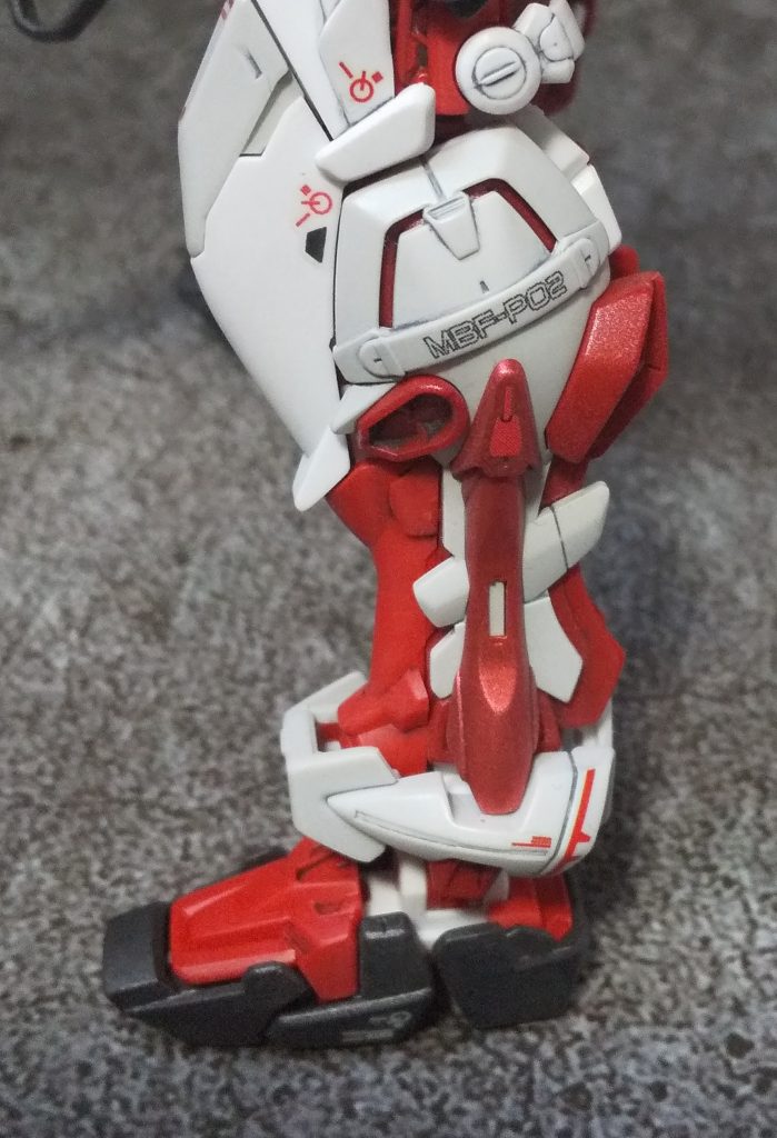 脚回り、足先まで可動域が広いですね。