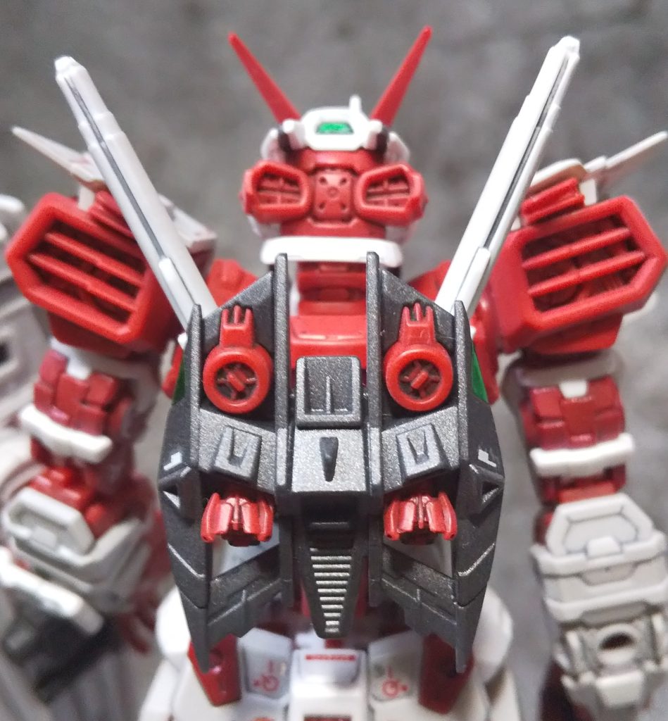 後頭部、肩の裏側、ランドセルも独特の形状。