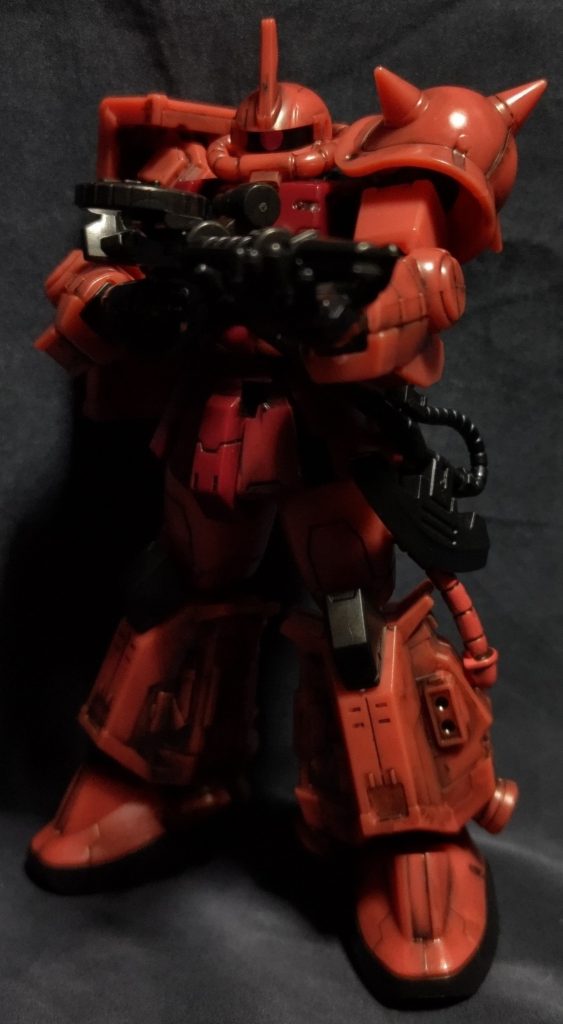 ザクマシンガンを構えて。