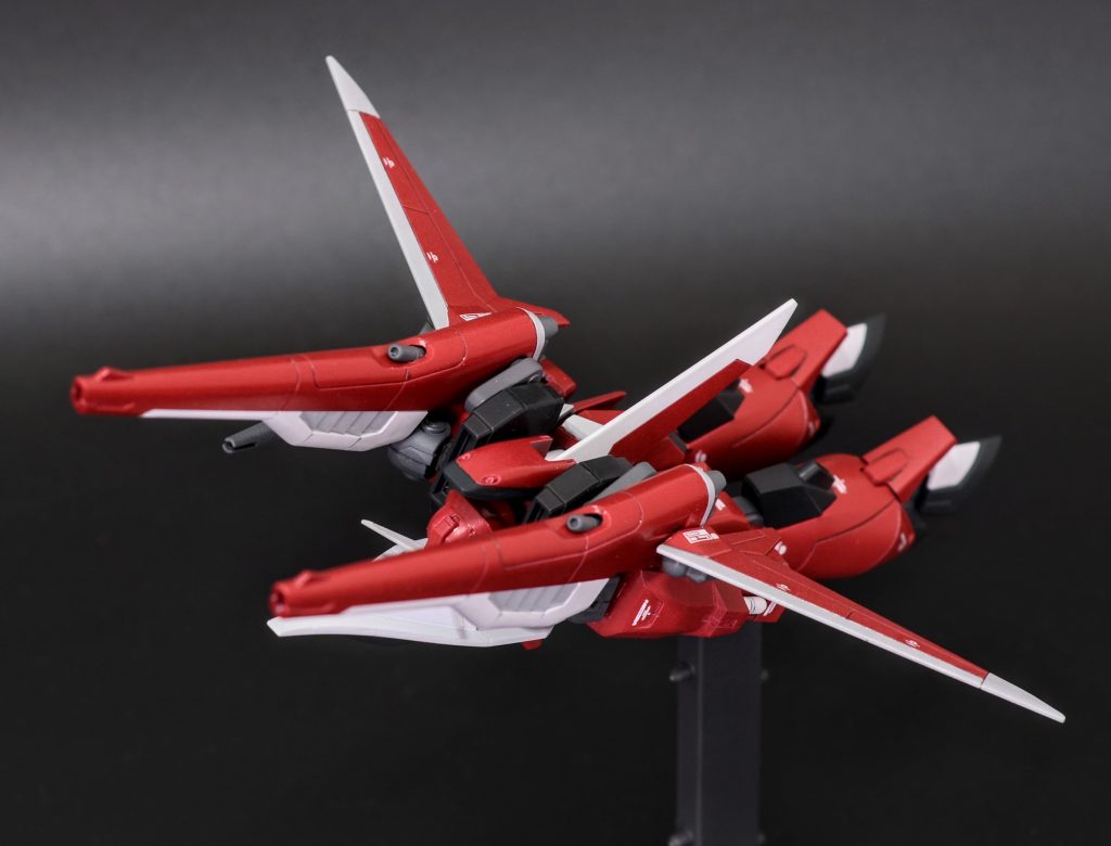 スタイルを大幅変更しましたが変形できるように各可動箇所等を調整しています肩は変形用のパーツを用意して取り付けています