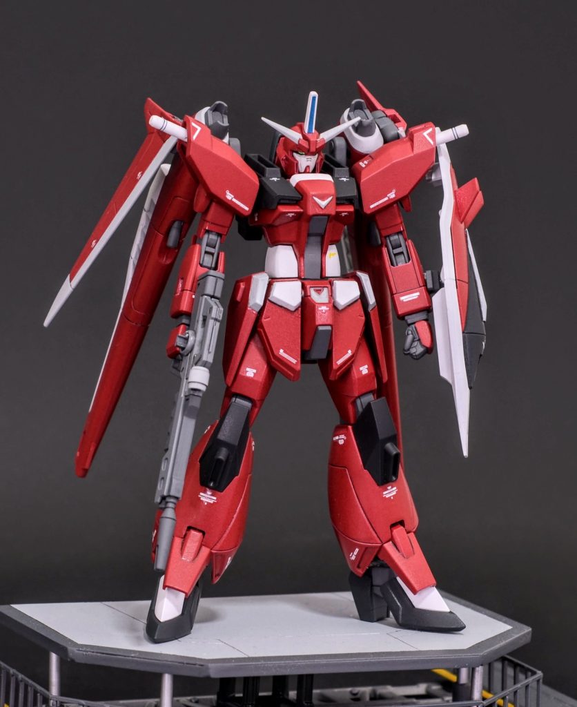 HGのセイバーをベースにストフリや陸戦型ガンダム等をミキシングしてスタイリッシュなセイバーを製作しました