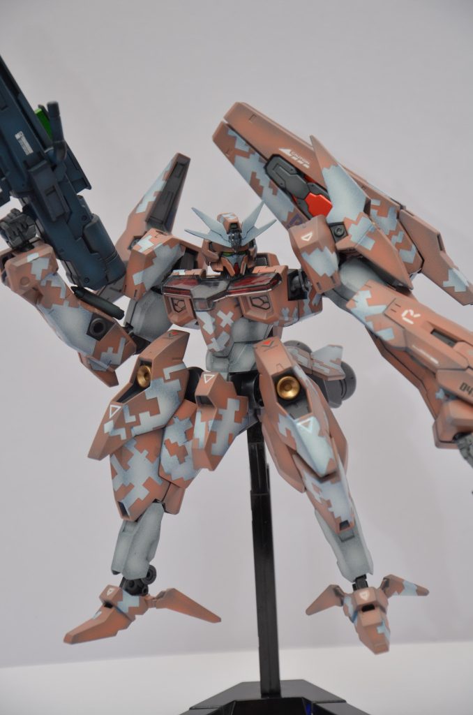 ドット迷彩の白部分が多かった感。