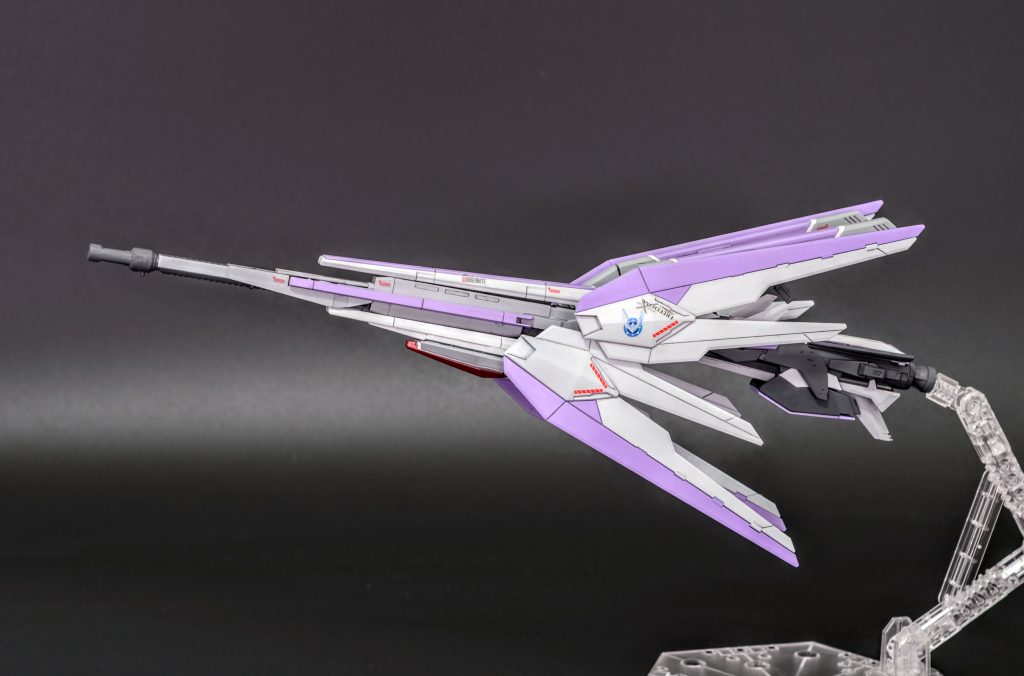 フリーダムの能動弾性翼も装備しており、無人状態での戦闘機動が可能になっています