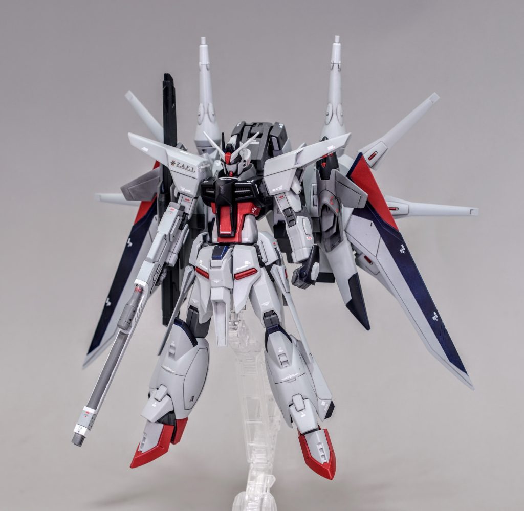 HGレジェンドをHGCEフリーダム等のキットでミキシング、腰の延長や関節のボールジョイント化等でブラッシュアップしました