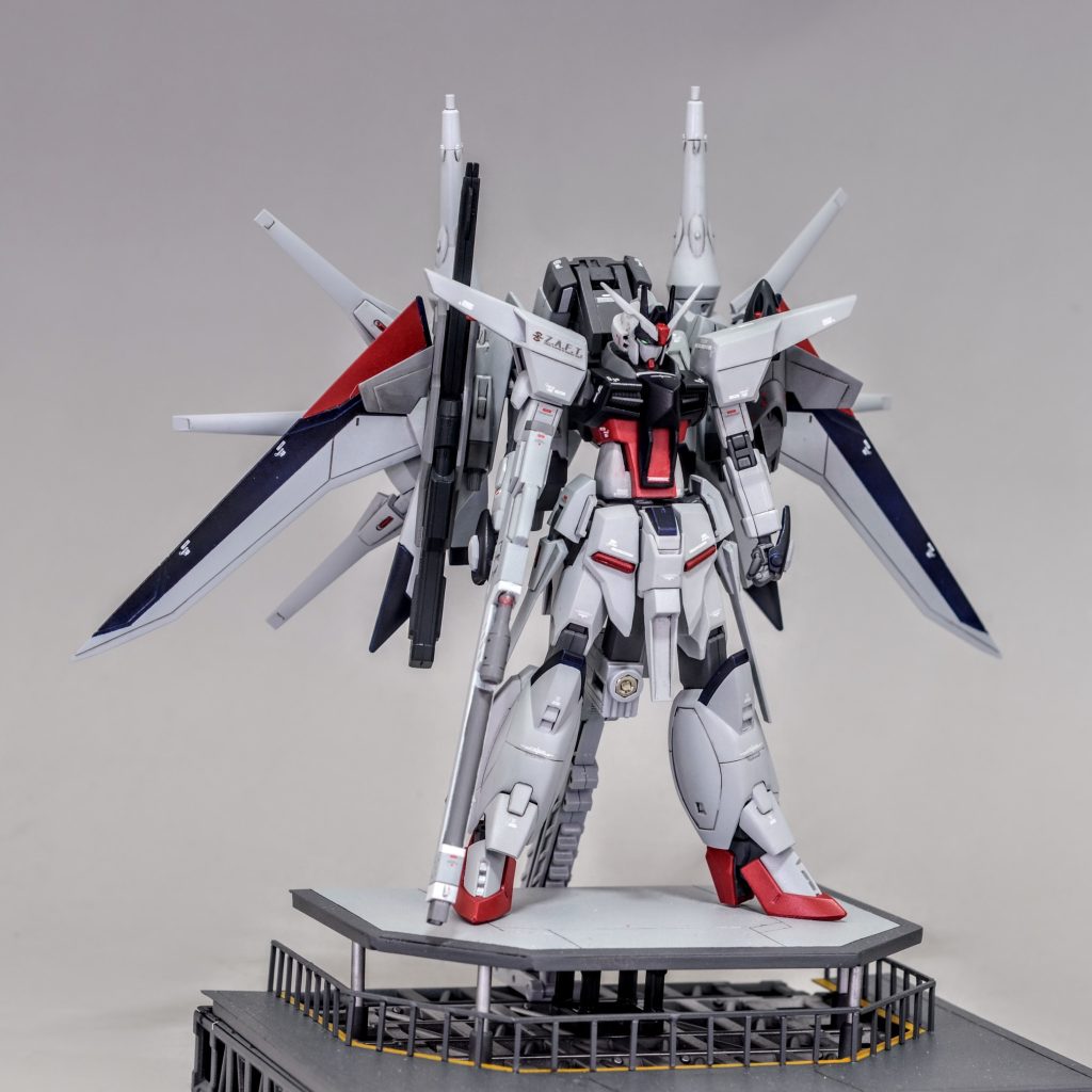 デスティニー本編後、実は生存していたレイとその専用機のレジェンドが改修されていたら…という妄想のもとに製作しました