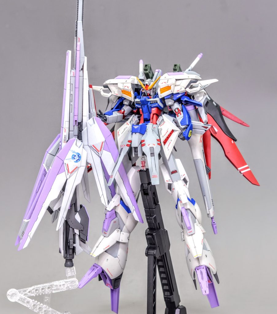 フルブラスト・シン・デスティニーガンダムです。対多数戦闘に特化した形態です。