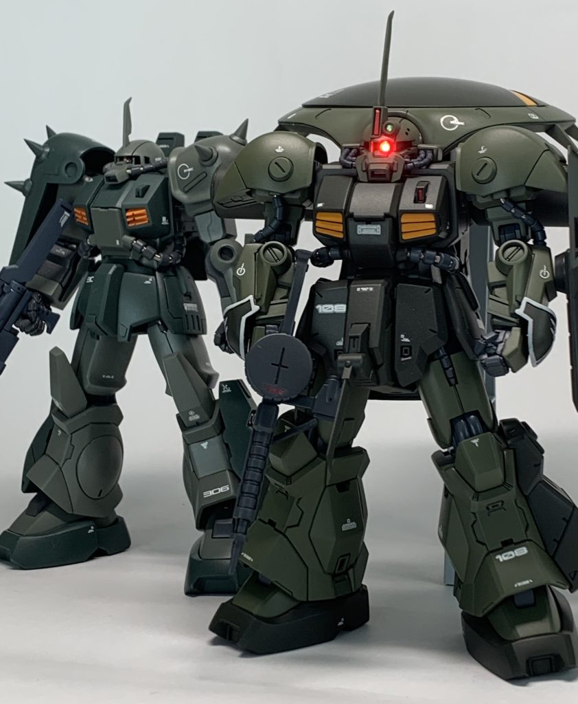 以前作ったハイザック カスタムとパシャリ。素のハイザック 由来のカスタムと比べると野太い感じが良いですね。ホビーハイザック があるんだったらこちらからカスタムを作った方が近かったです。