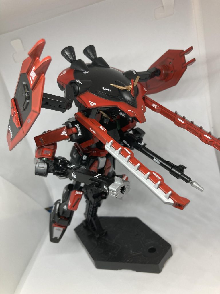 バックパックを展開すれば強襲モードに。