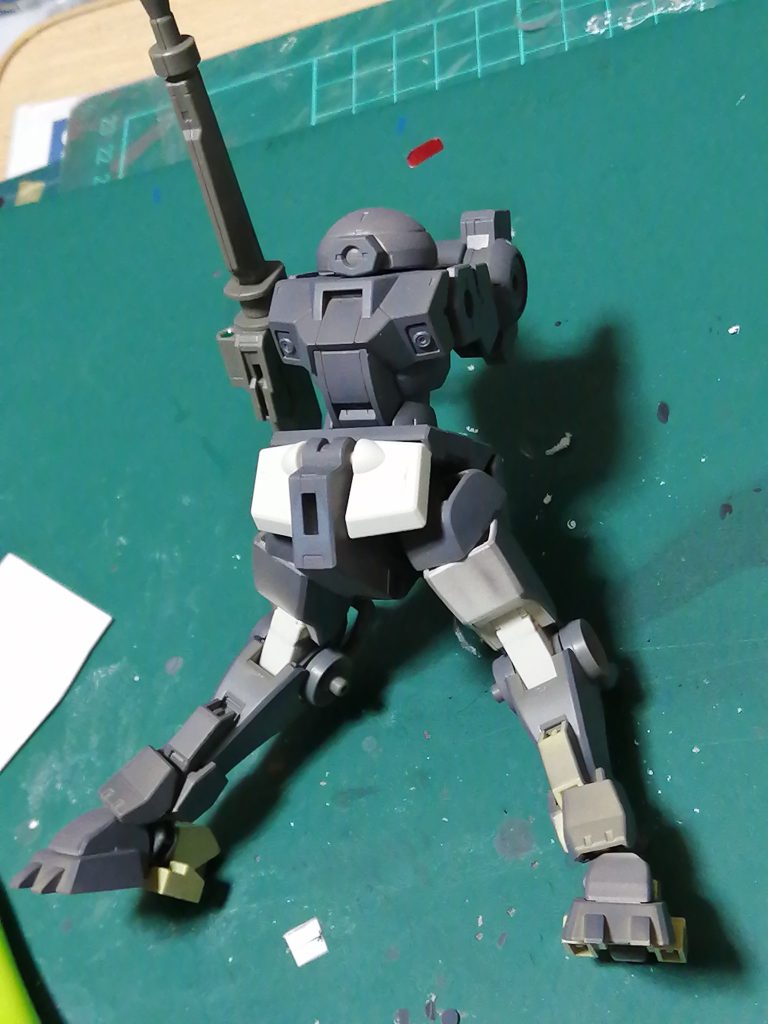 　本当に余り物を弄っていて、何と無く機体設定を思いついて、アーティファクトのパラスアテネに詰まった時の気分転換にチョコチョコ作っていたら形になっていたので、完成させました。