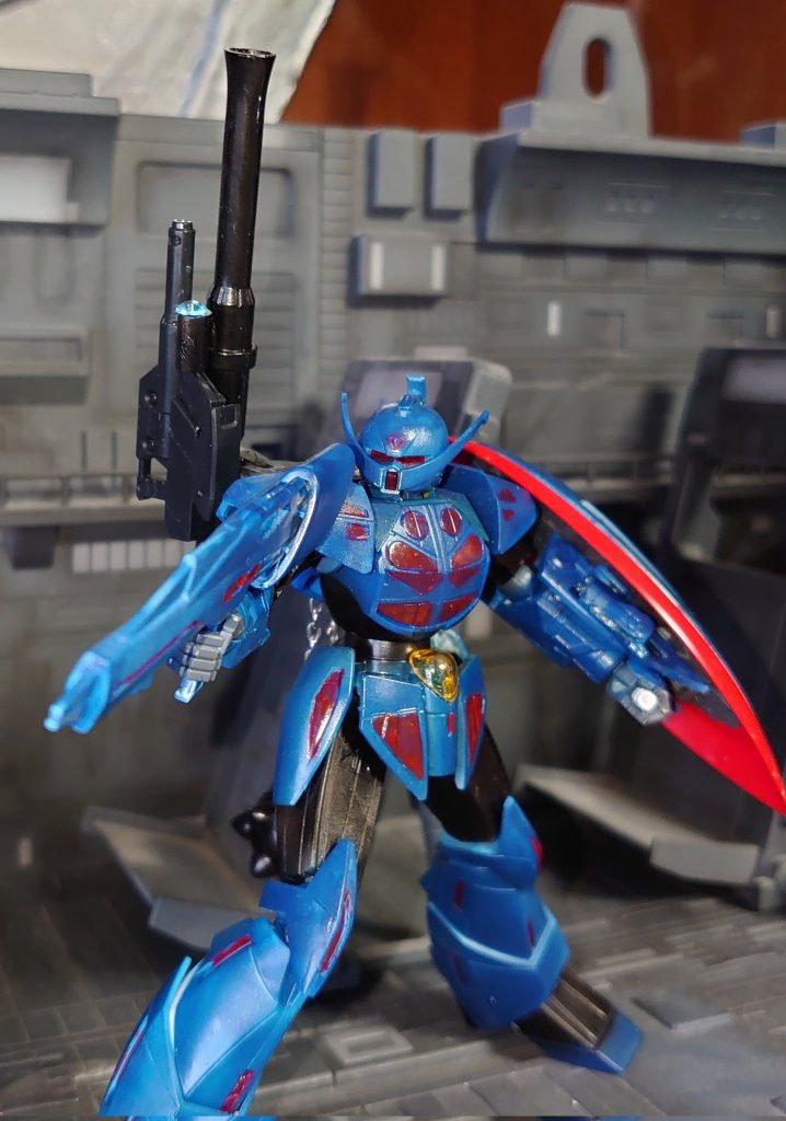 武装は基本武装の他背中にボルジャーノンバズーカとグレネード盾裏にサーベルラックと背中に追加ウェポンハンガーにスラスターとガンダムハンマー