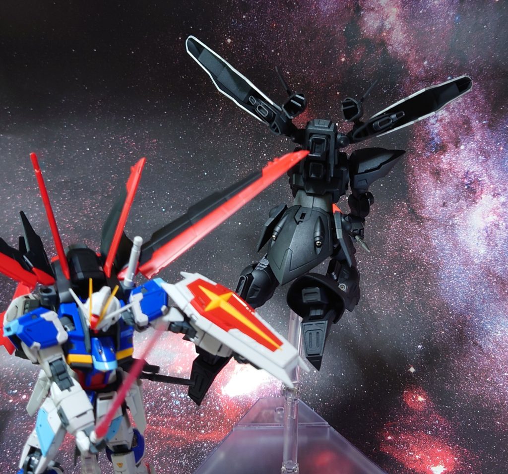 ”私には、愛される価値があるのよ！“”だから、なに？“2機の交錯、感情任せに振る舞う者と、冷静な戦士との差がそのまま勝負の結果となった。