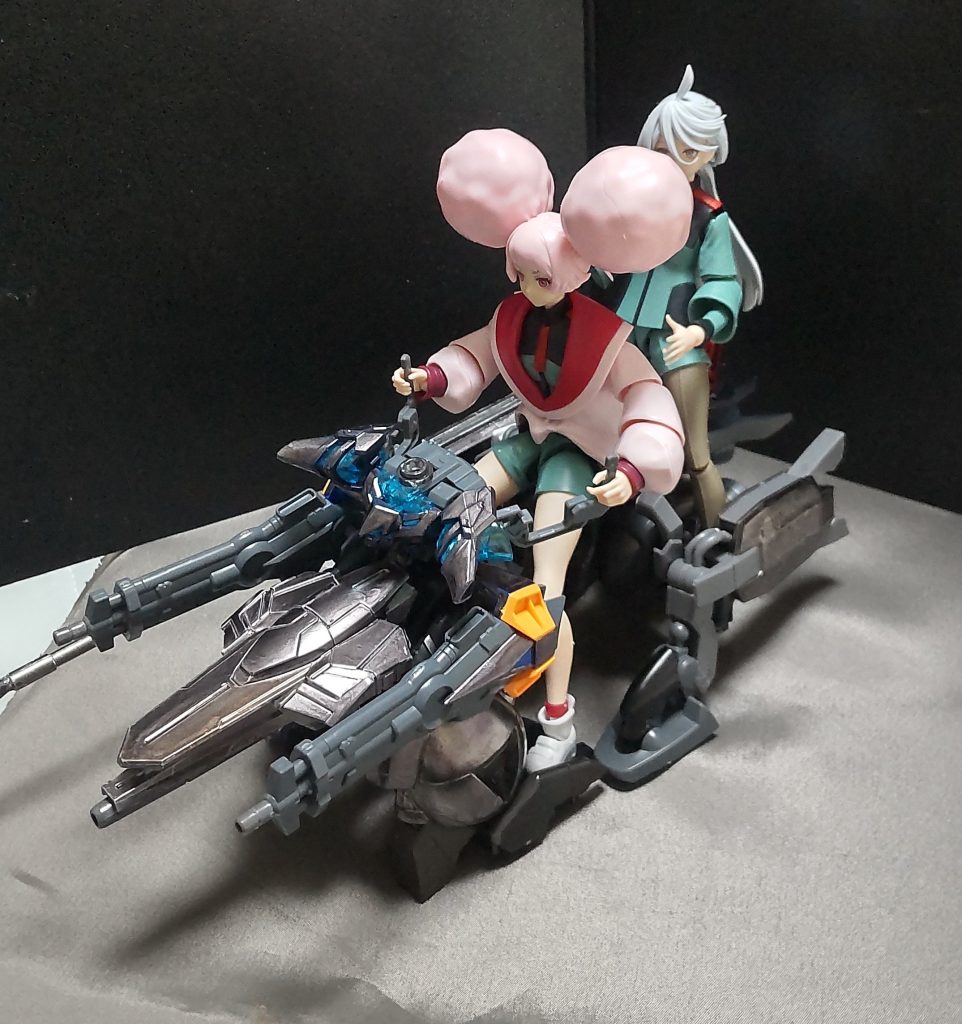 ミオリネ「ちょっとチュチュ、アンタのポンポンで前が見えないわよ！」チュチュ「うるせぇ、テメェがろくに操縦できないからあーしが代わりにやってんだから文句言うなし！」