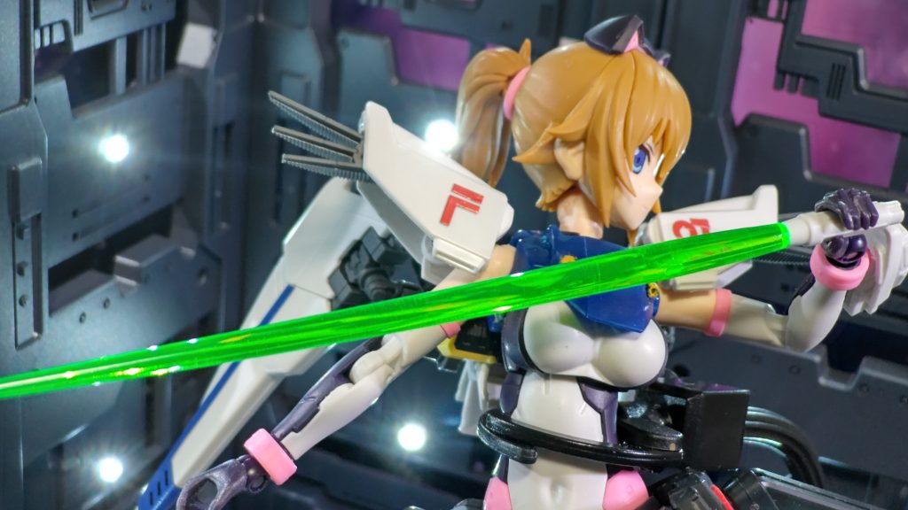 劇中のF91といえばあのサーベル抜刀が好きなんで再現してみようとしましたが....躍動感が足りませんね😅