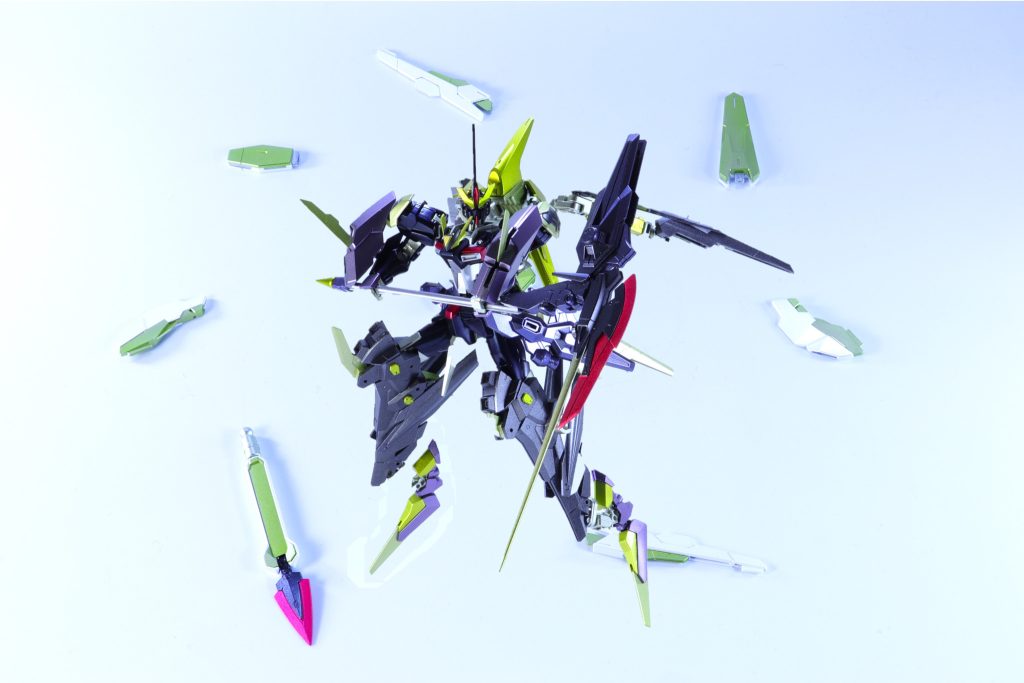 ～空間支配加速形態～ 「アクセラレイター・ブリッツアクション」　ストライクFⅡ-Sのブラスタービットを装着した加速形態であるオーバーリミットとは異なり、ストライクFⅡ-Rではブレイズ・ガンビットとHS・パッケージを射出、自機と敵機の周囲を旋回させてサイコフィールドによる結界を形成し、その中で結界と自機のサイコフィールドの反発させて電撃的に加速する形態。