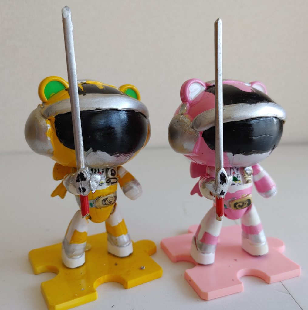 長剣タイプ。設定では、以上3つは、同一で、変形可能。