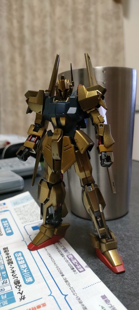 エッヂ処理して全塗装してみました。ゴールドはガイアのパールゴールド。ミスターカラーのブルーゴールドやレッドゴールドも買ったけどこれにしました。 