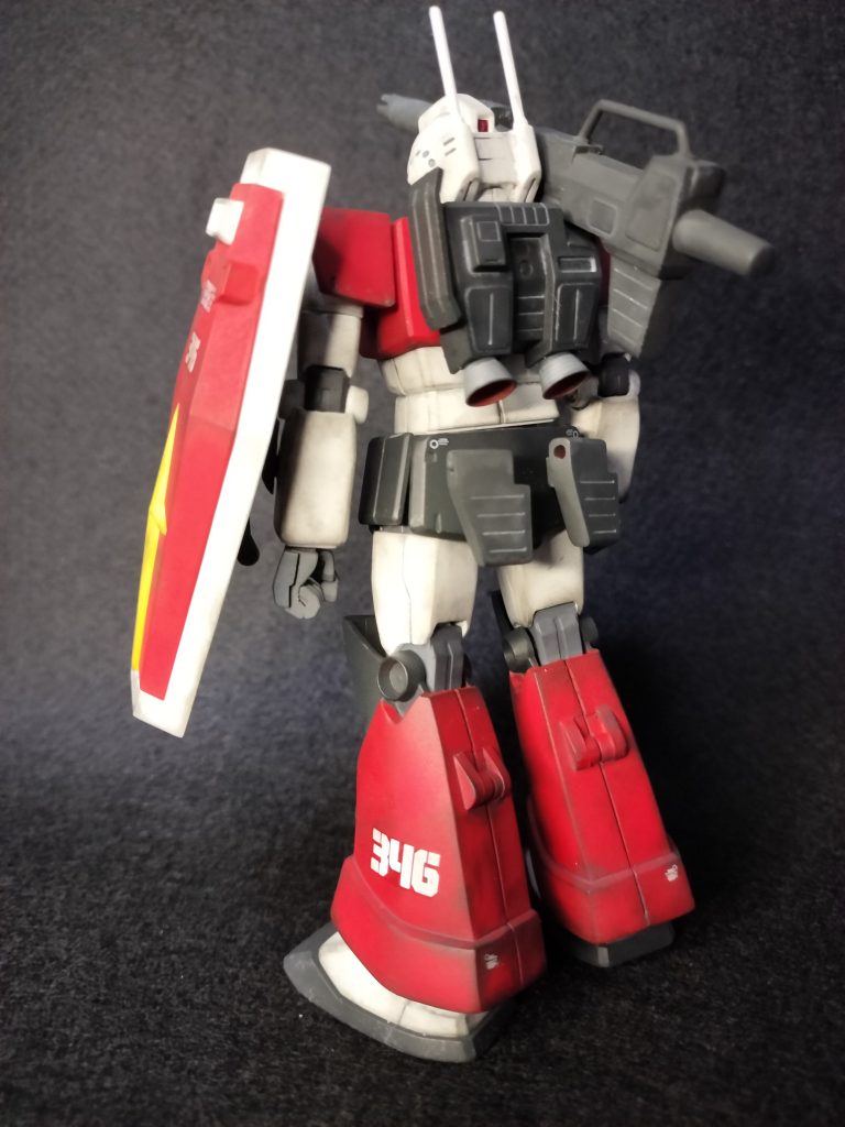 背部。お尻にキャノンマガジンを磁石で付くようになってます。スラスターは市販パーツから。