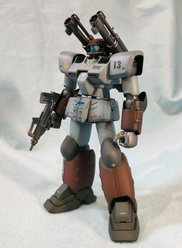 キットが寸胴すぎるので、よりスリムになるように手を加えました。