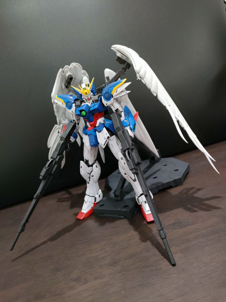 去年6月に入手していたものをようやく作りました。・各所シャープ化・ウイング合わせ目消し・各所筆塗りワンポイントメタリックカラー化・フロントスカート、太ももスジ彫り追加・センサー類UVレジン化施してます。