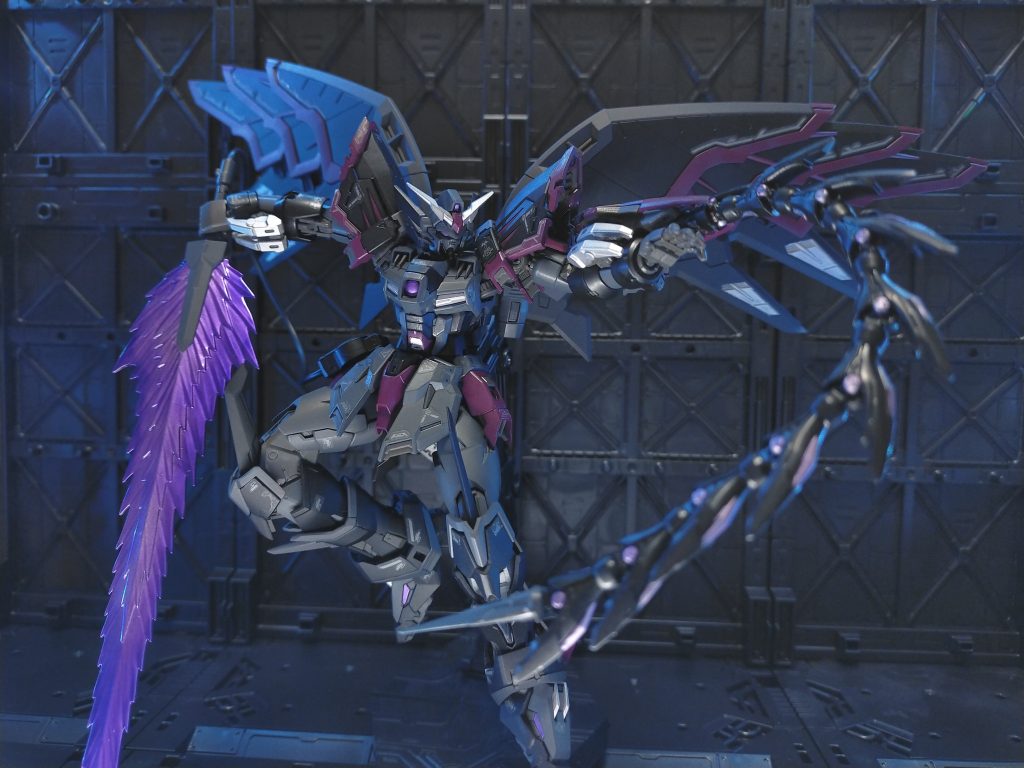 たださすがB社様ですね、すごい綺麗に仕上がってくれました✨ヒートロッドにはお馴染みガイアプライマーを吹いてますので多分長生きしてくれるはずです多分。ビームソードはマイカシルバーの上にGXクリアパープルでなんちゃってグラデ塗装、出来たときはかなりテンション上がりました( ´∀｀)