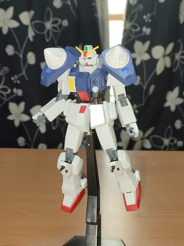 陸戦型ガンダムに搭載した姿。ドライヴは肩部と接触する為に機体との噛み合わせが合わないのもある。前方に向けてGNフィールド展開も再現。