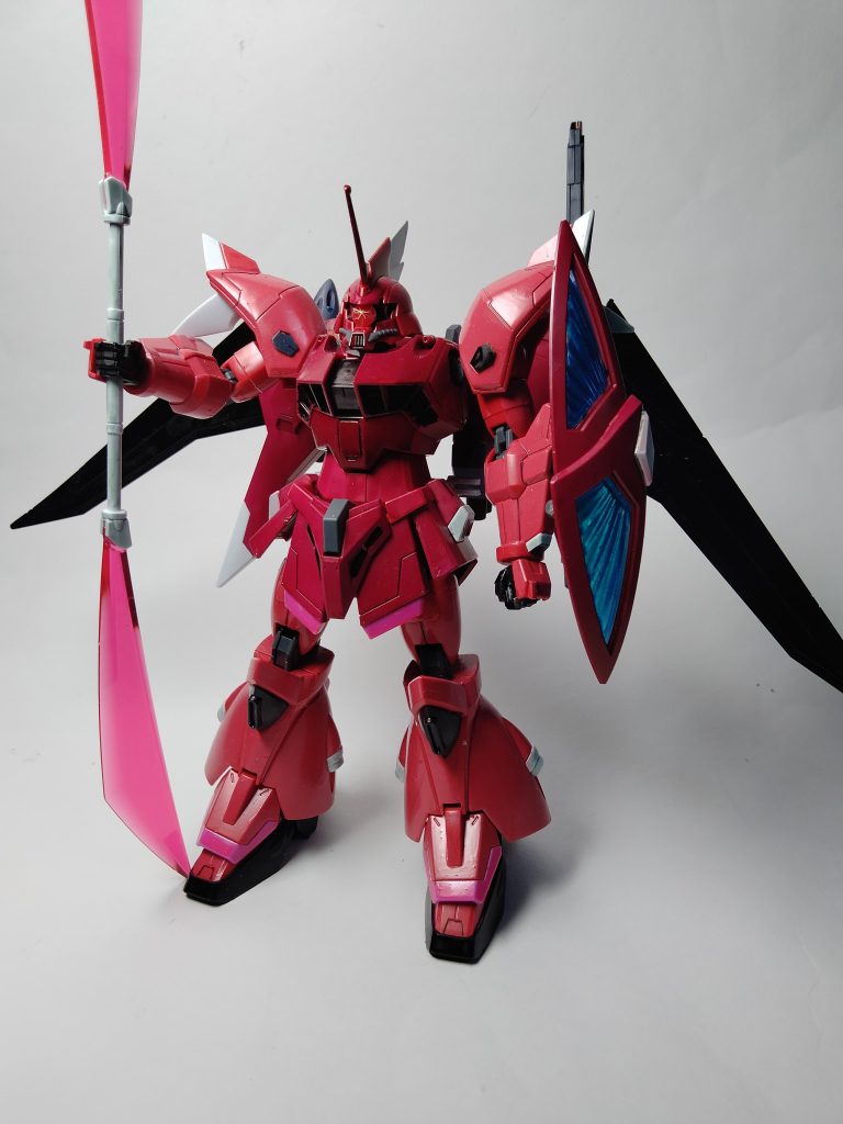 本体の手足等はルナマリアレッドで塗装モノアイは百均のデコシールを使ってます