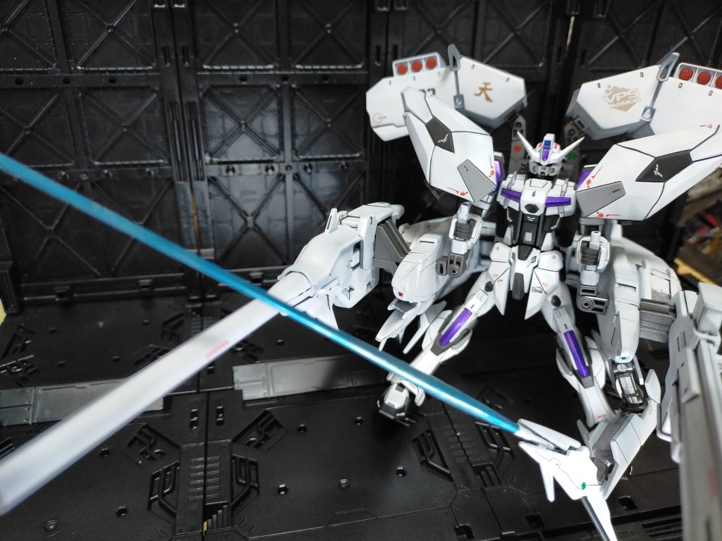 片方のクローは口がバキッと逝ってしまったので割愛、設定上は使えるので問題ありませんね()。 ということでHGMデンドロビウム改造でした。デザインがイマイチなのは人型しか作ったことねぇですってこと、で許してもらえませんかね（泣）。またこんな感じの作ることがあればディテールの密度なり設定なりもっと詰めてやりたいですね。