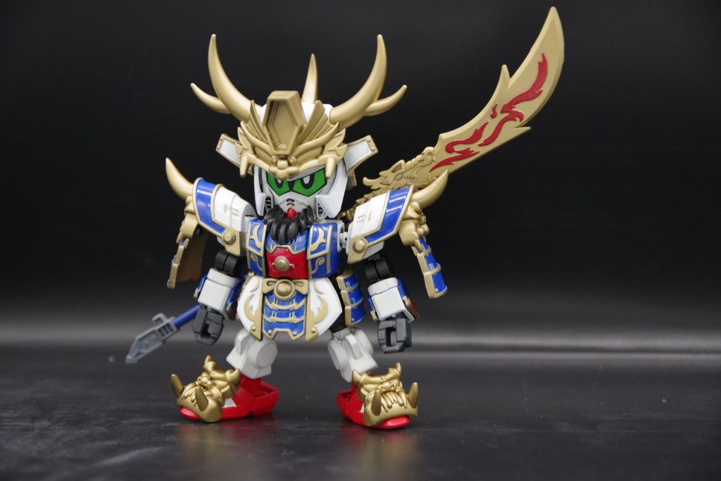 最近SDガンダムの関節部を30MMに置き換えて可動を良くする研究をしていますが、三国伝キットとの相性はバッチリだと感じますね(価格面・工作のしやすさ的に)塗装は基本アクリル塗料で塗装後に水性ホビーカラーを上塗り・ふき取りで塗分けました。