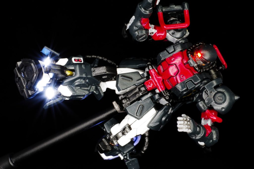 今回の電飾頭 1個背中 2個足 3個 ×2チップLEDを使った普通の電飾です😇以前作った光ファイバー&ソーラー電飾は光量不足になりがちなので不採用。