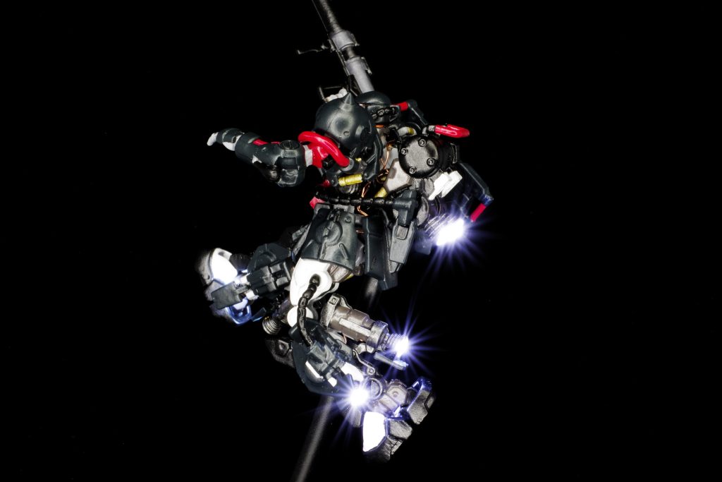 思ったより背中がスカスカで配線が見えてます🤣